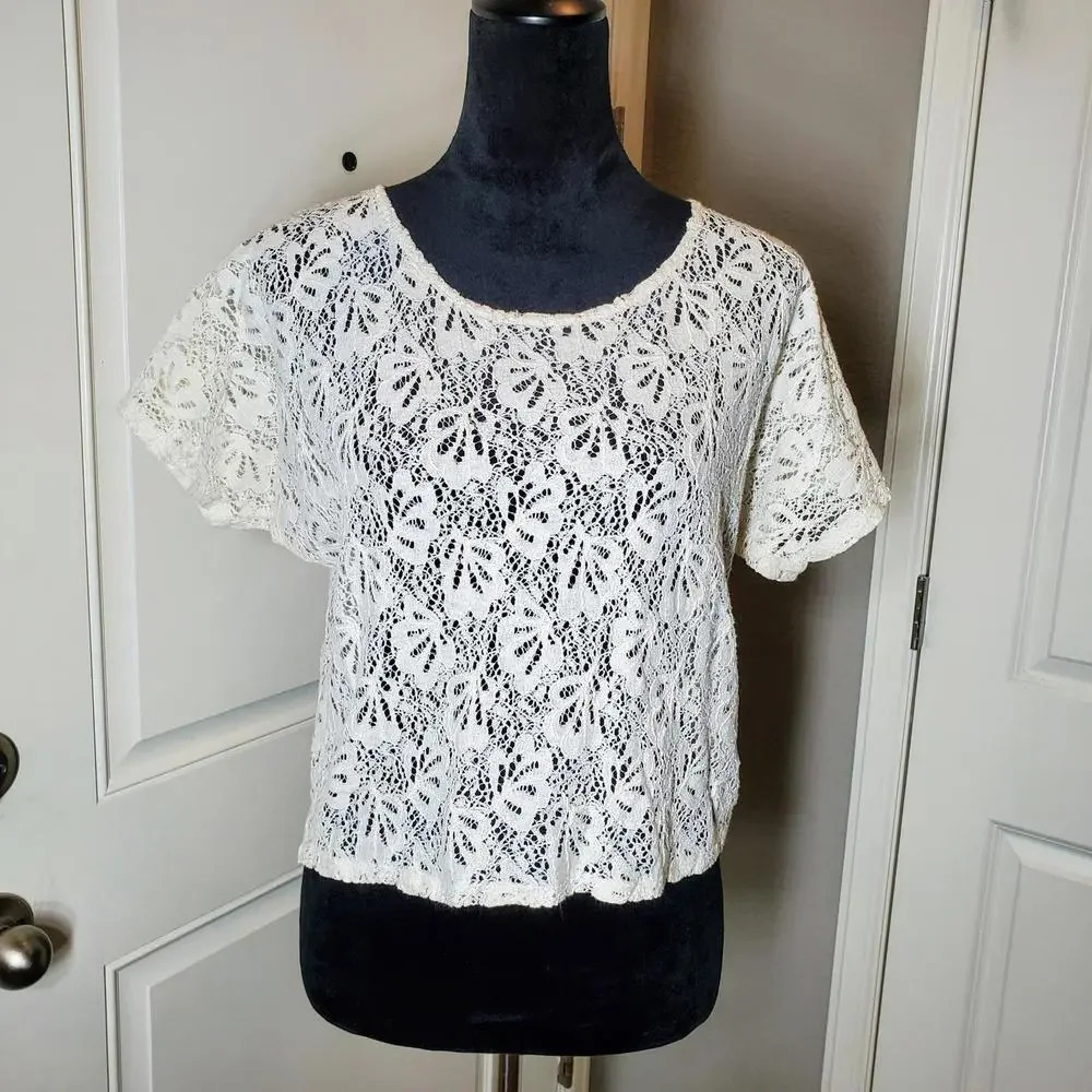 A. BYER White Lace Women's Short Sleeve Top Size Medium